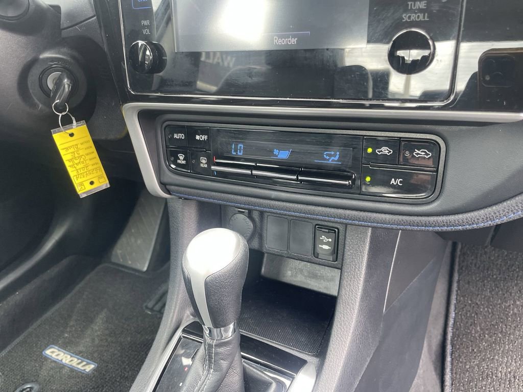 Used 2018 Toyota Corolla SE w/ Carpet Mat Package (TMS) FWD image 25