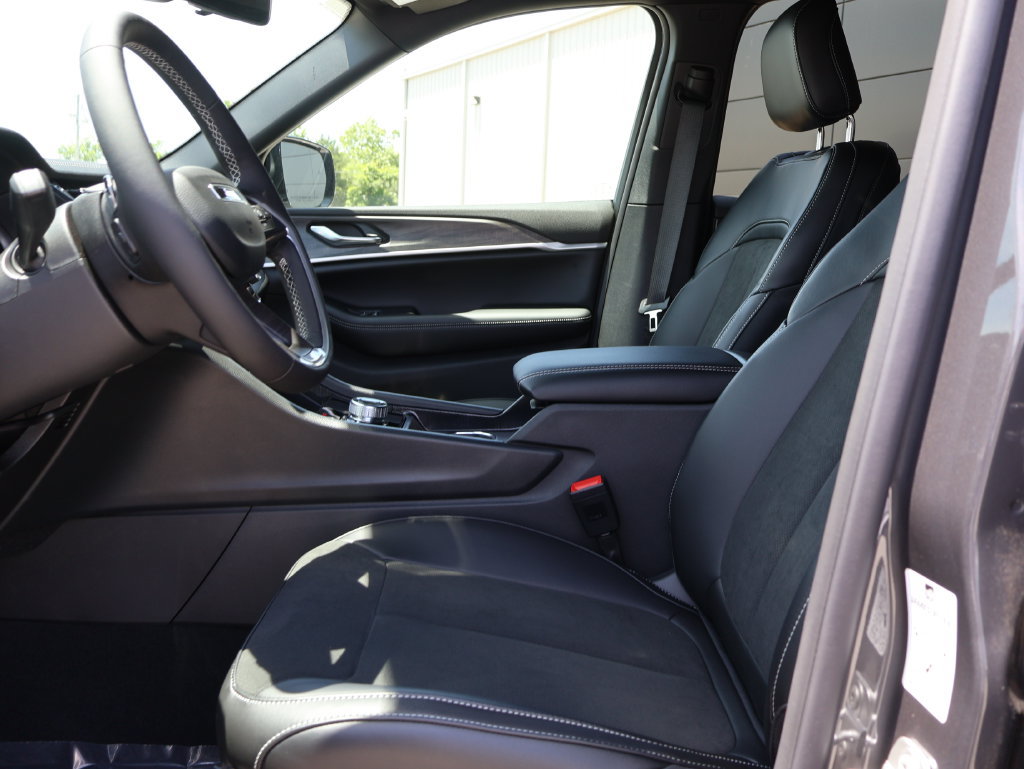 New 2026 Jeep Grand Cherokee Altitude AWD/4WD image 23