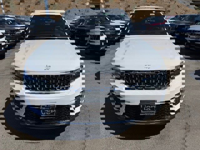 New 2025 Jeep Grand Cherokee Laredo