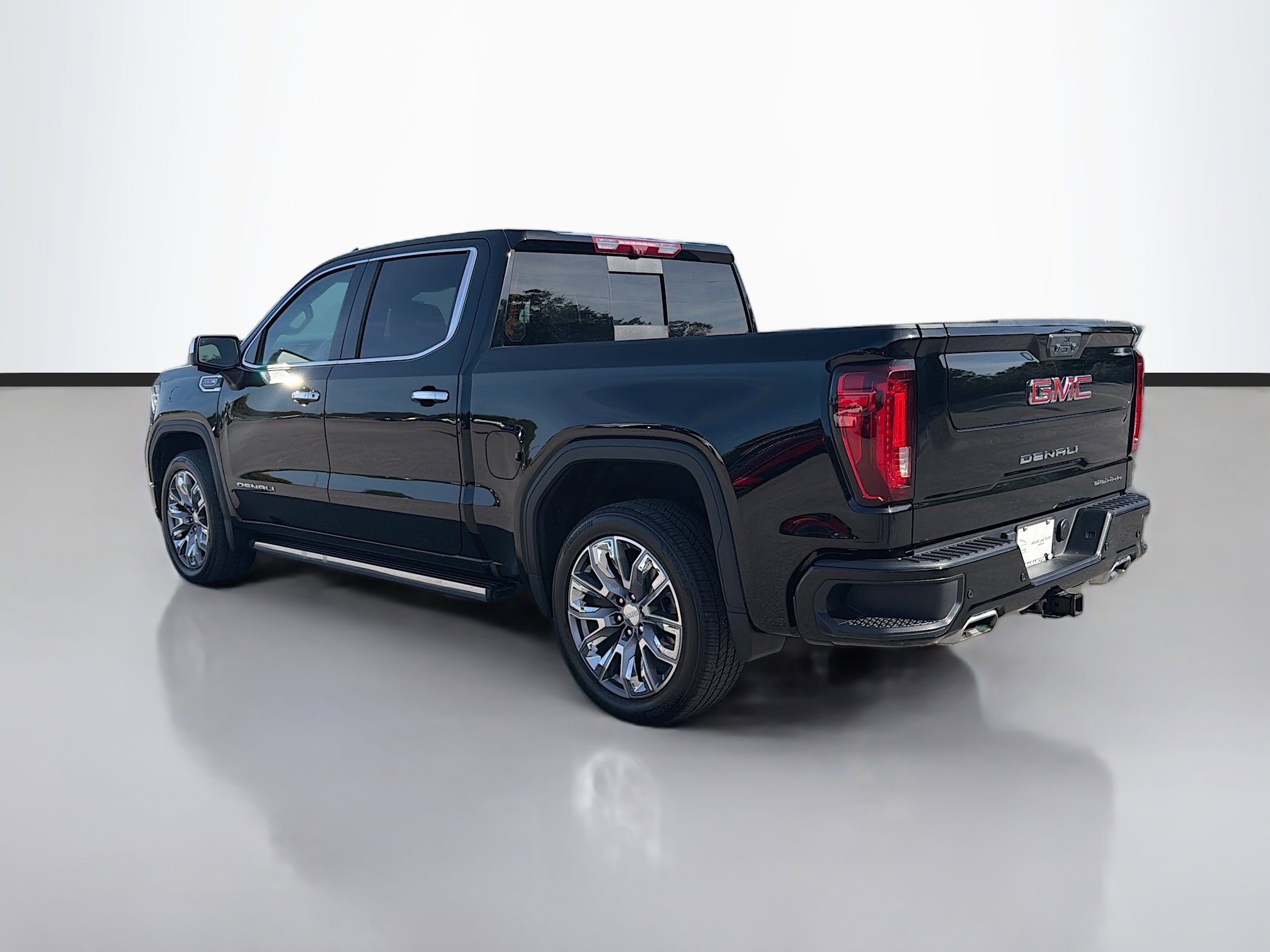 Used 2024 GMC Sierra 1500 Denali w/ Denali Reserve Package AWD/4WD image 3