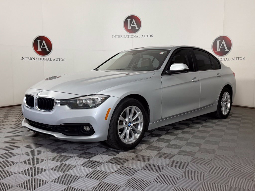 Used 2017 BMW 320i xDrive Sedan AWD/4WD image 3