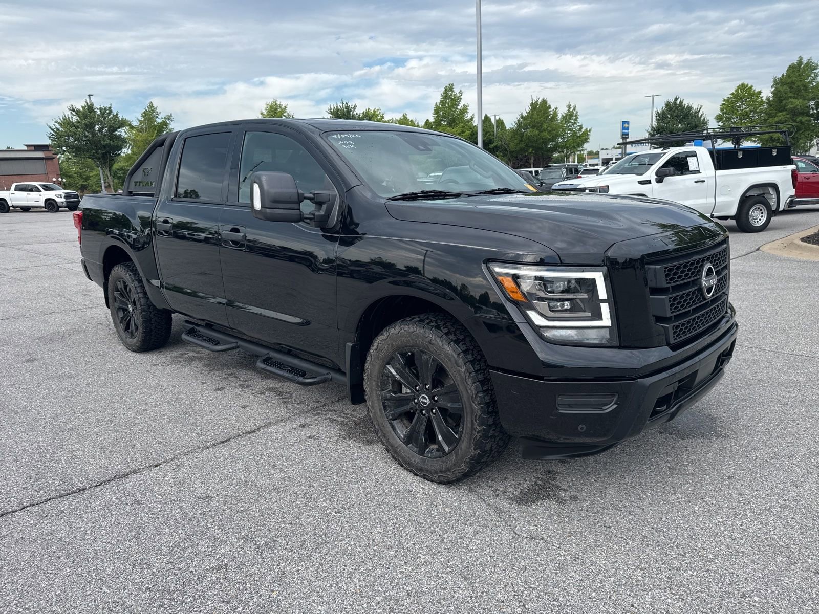 Used 2023 Nissan Titan SV w/ SV Convenience Package AWD/4WD image 3