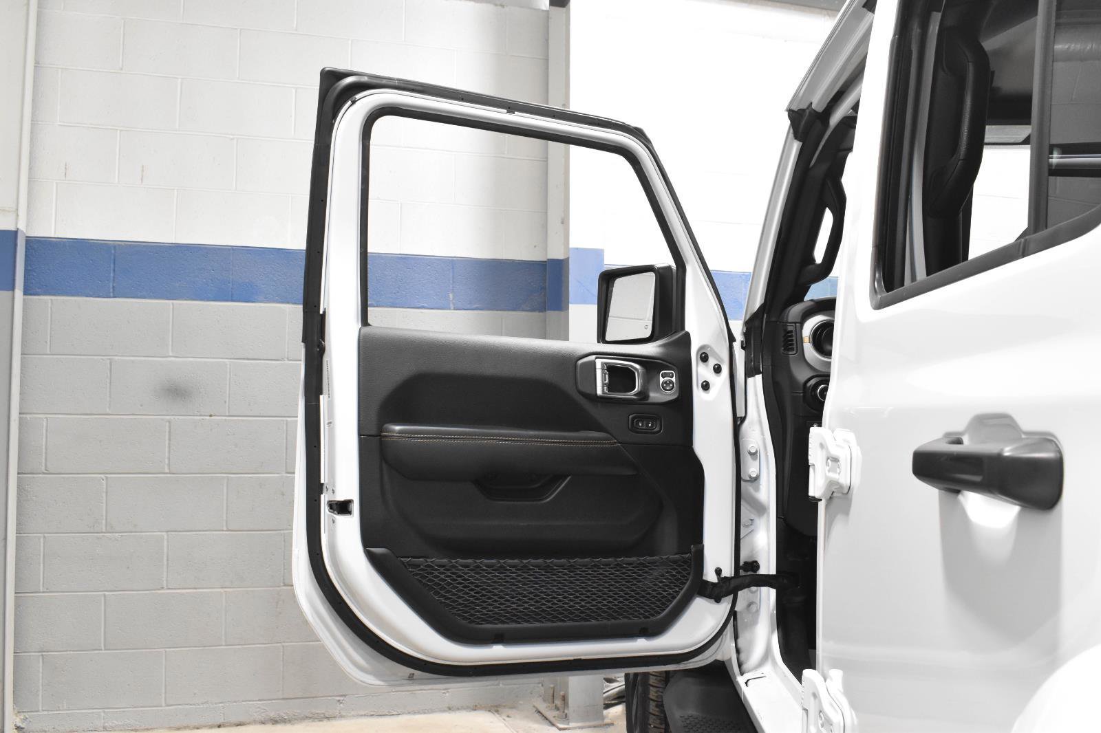 Used 2025 Jeep Wrangler Sahara image 10