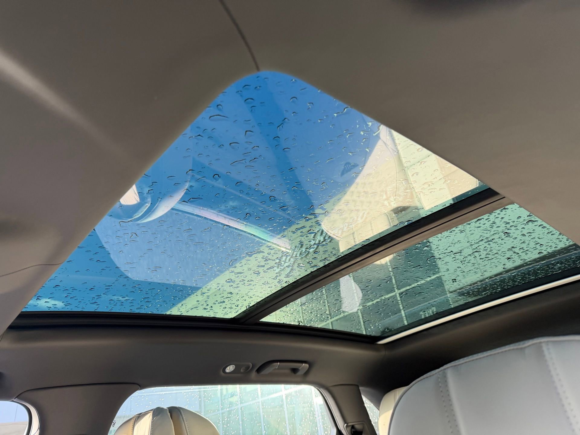 Used 2023 Bentley Bentayga Extended Wheelbase image 16