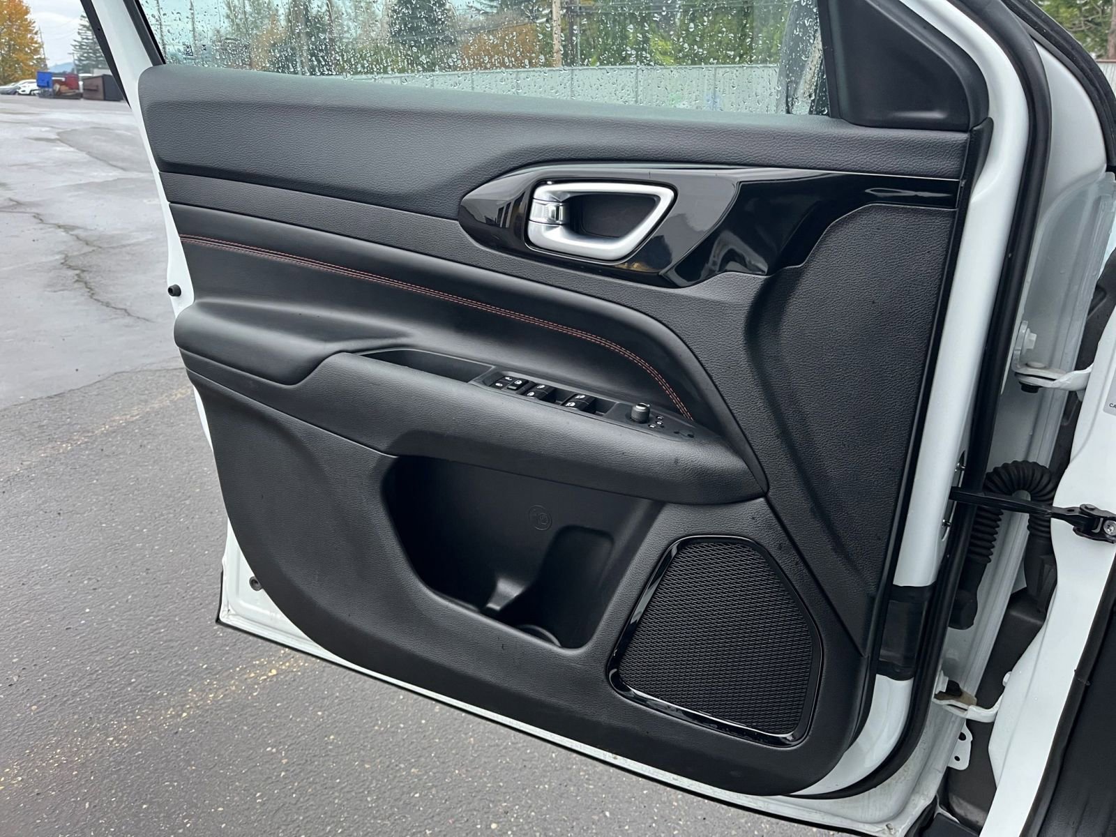 Used 2025 Jeep Compass Trailhawk image 20