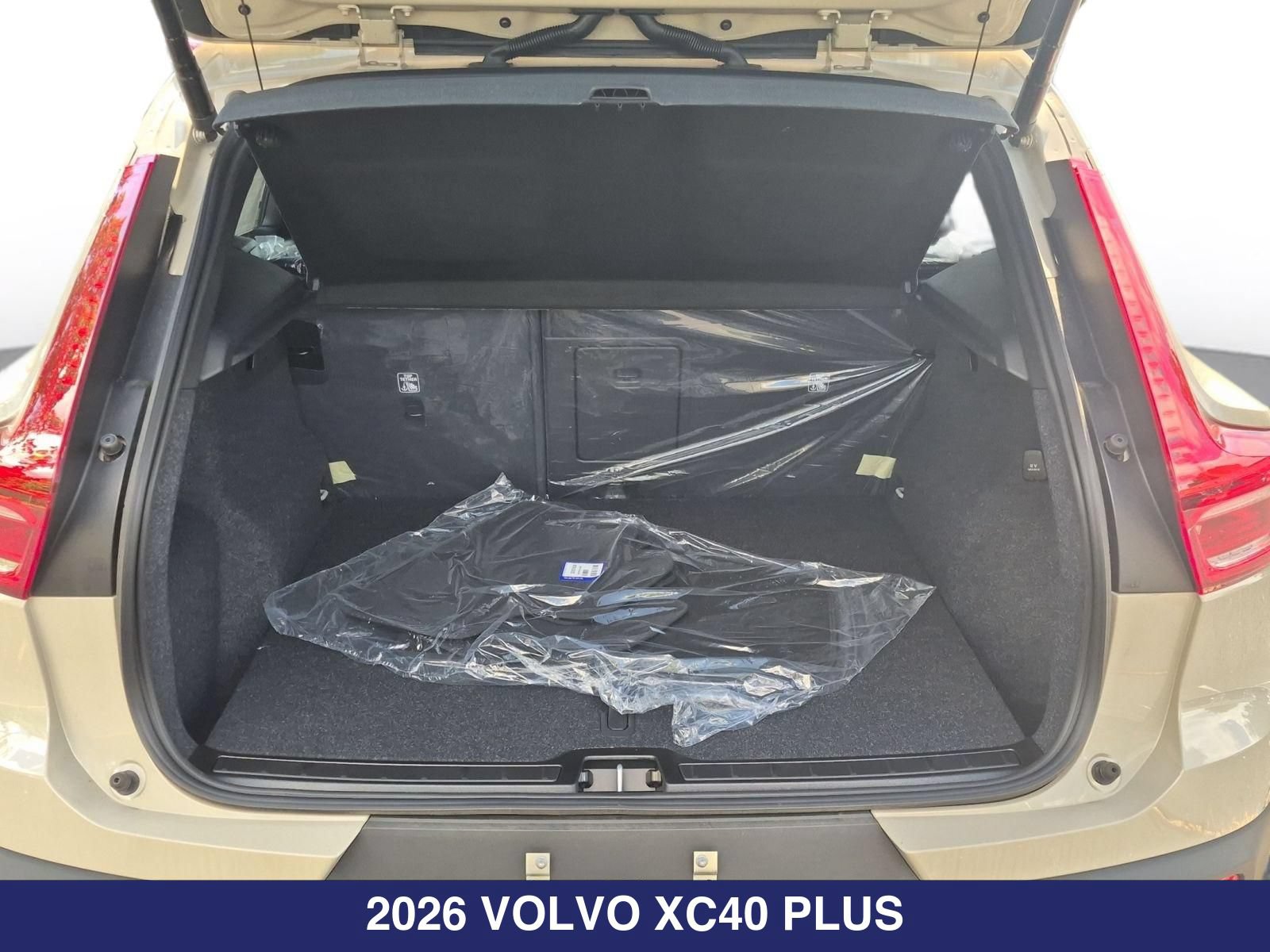 New 2026 Volvo XC40 B5 Plus AWD/4WD image 7