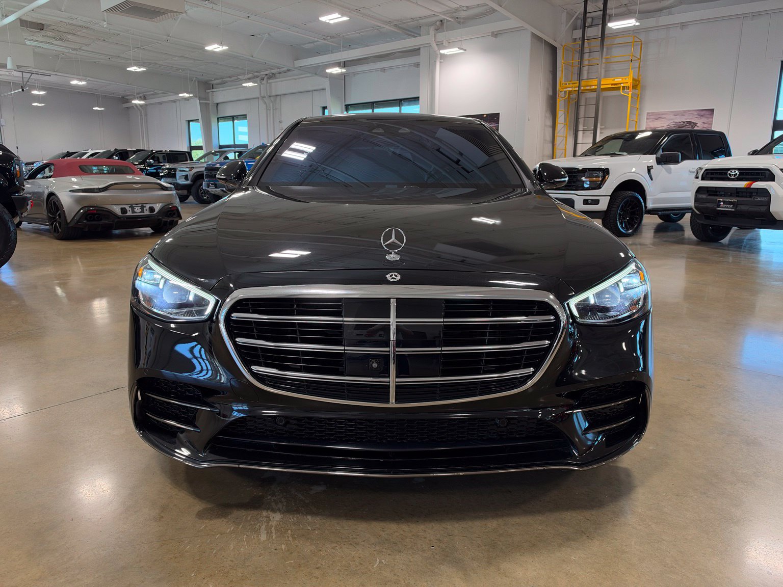 Used 2023 Mercedes-Benz S 580 4MATIC Sedan image 2