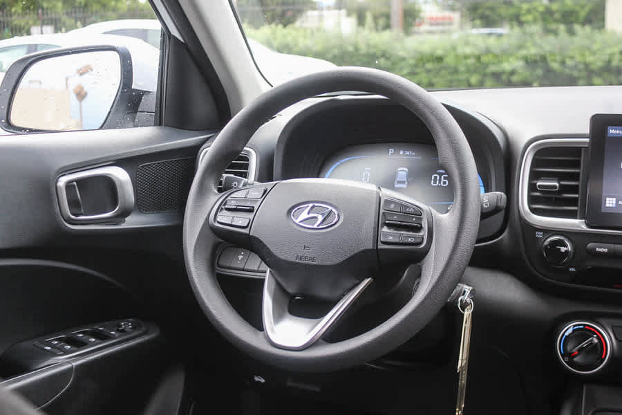 Certified 2026 Hyundai Venue SE FWD image 19