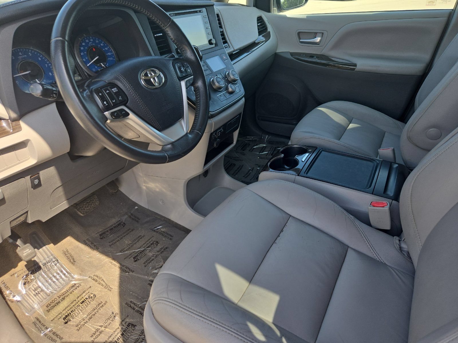 Used 2018 Toyota Sienna XLE FWD image 9