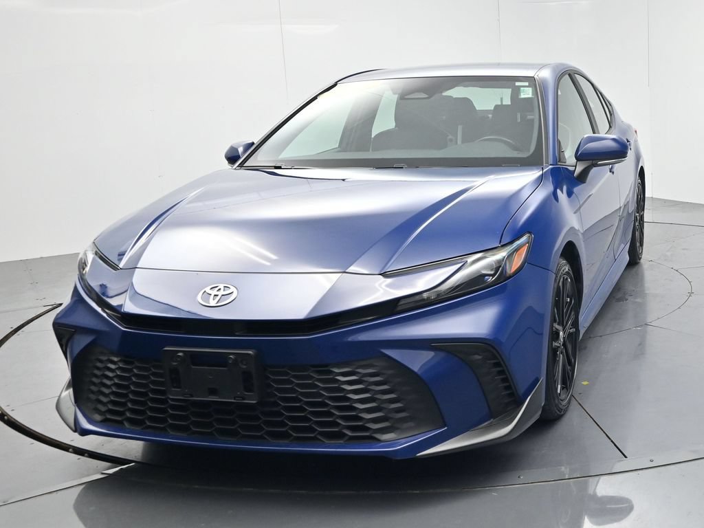 Used 2025 Toyota Camry SE FWD image 3