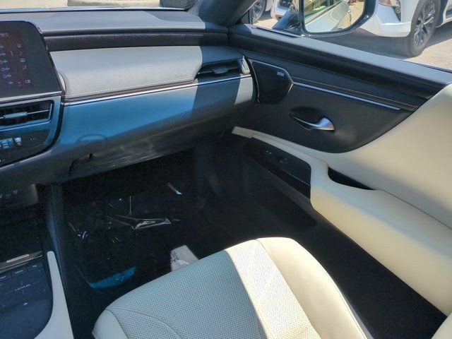 Certified 2022 Lexus ES 300h w/ Accessory Package 2 FWD image 16