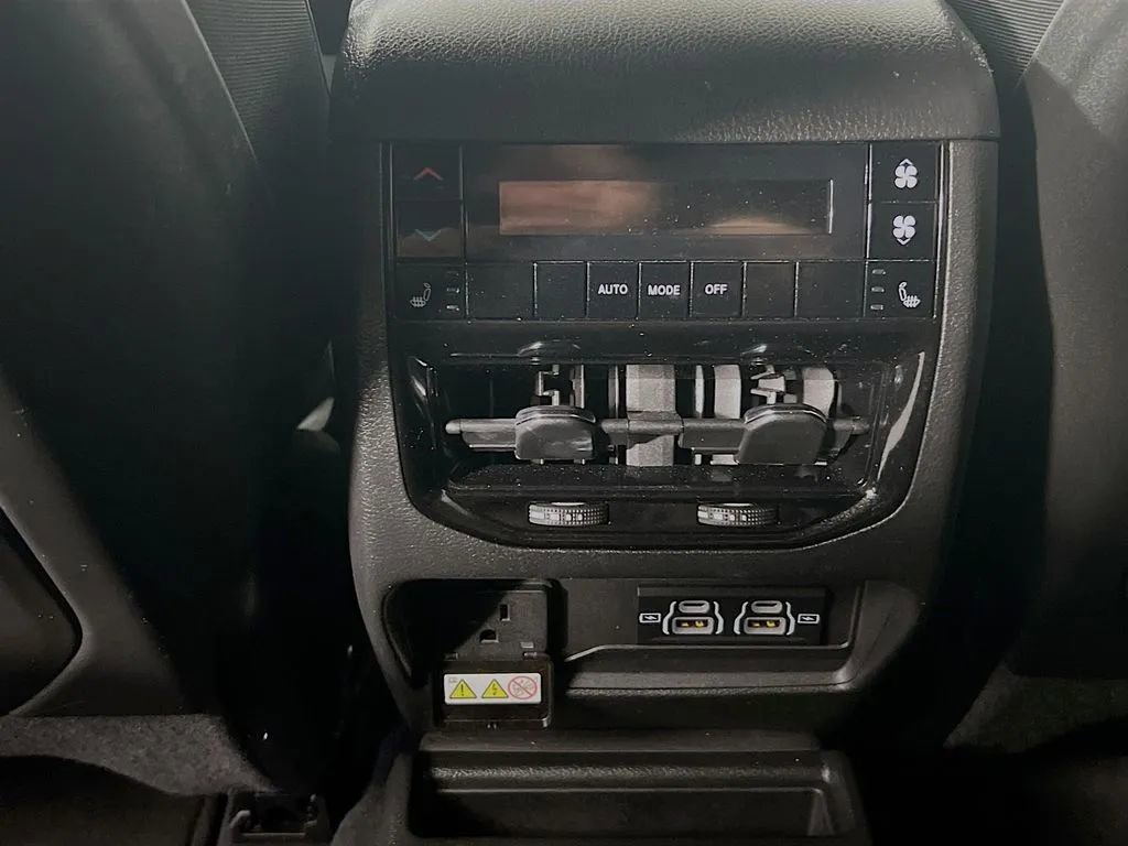 Used 2024 Jeep Grand Cherokee L Limited AWD/4WD image 27