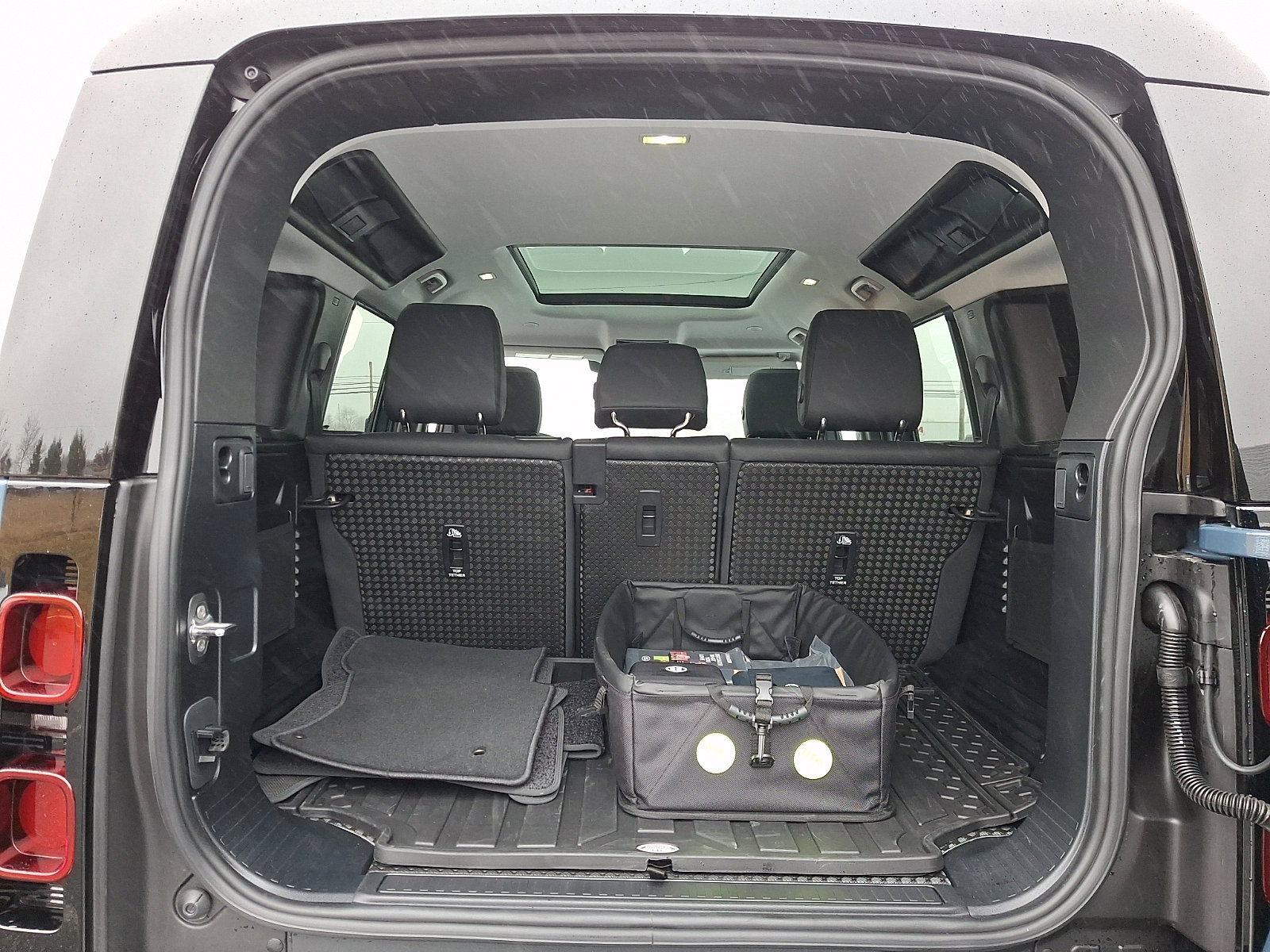 Used 2025 Land Rover Defender 110 S image 28