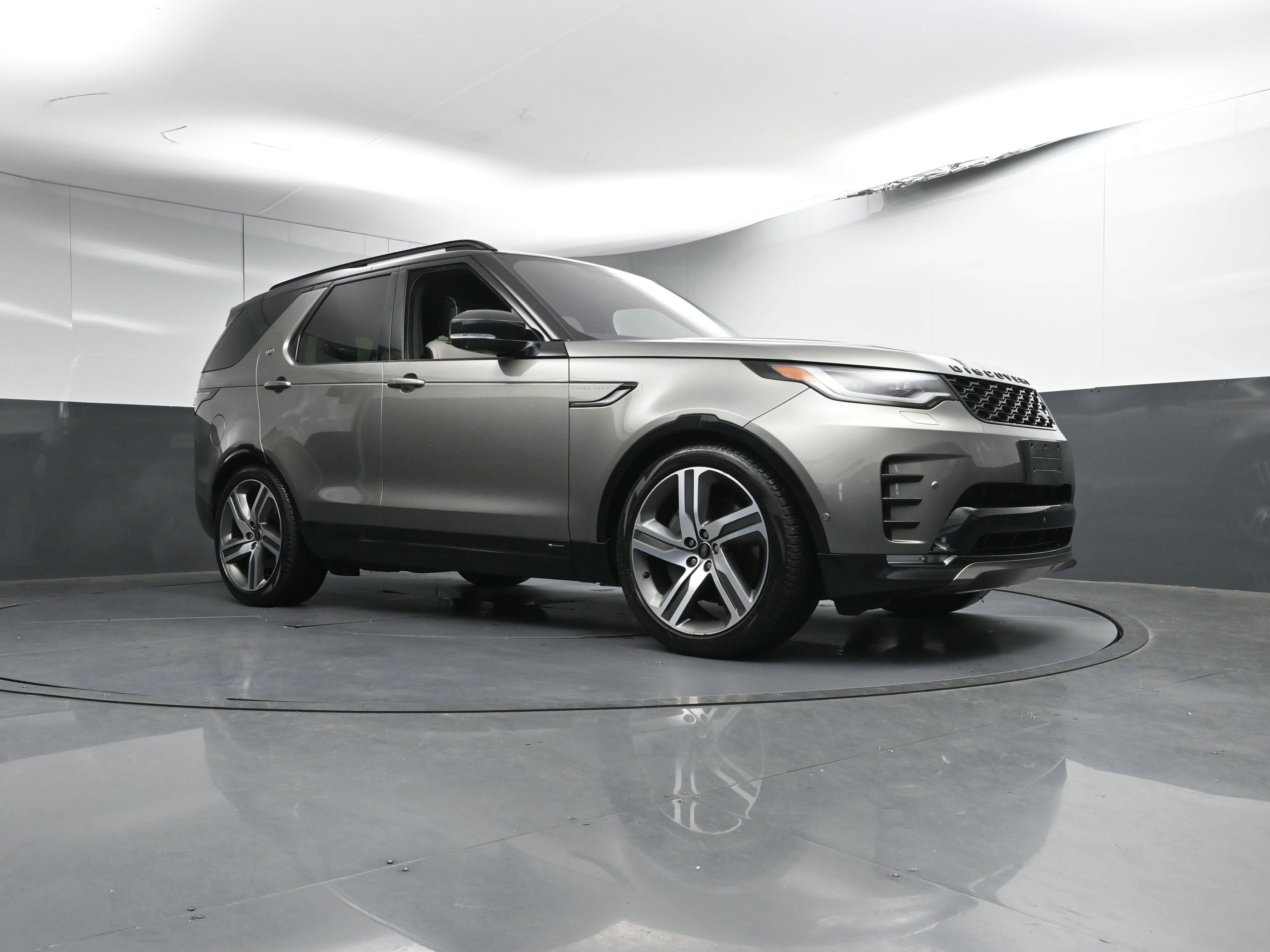 Used 2022 Land Rover Discovery HSE R-Dynamic image 29