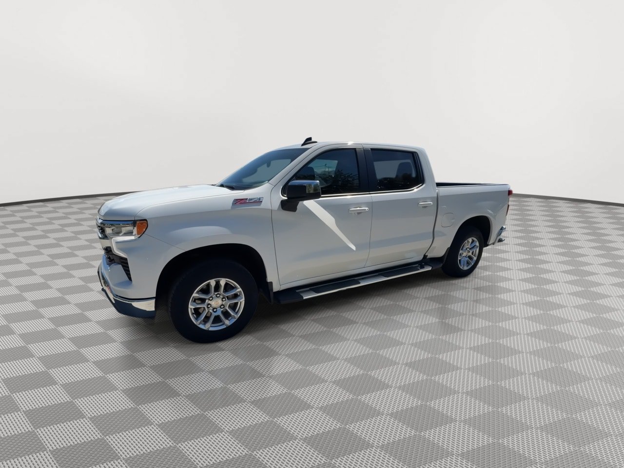 Used 2025 Chevrolet Silverado 1500 LT AWD/4WD image 4