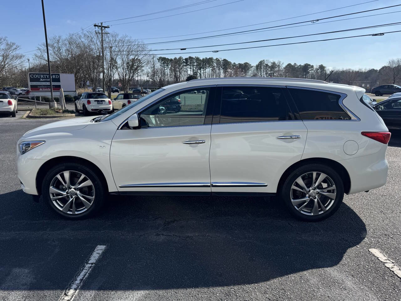 Used 2015 INFINITI QX60 AWD w/ Deluxe Touring Package image 4