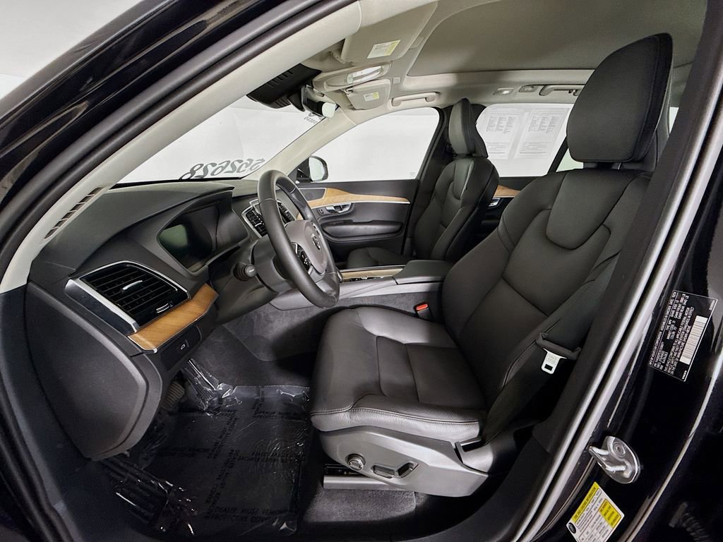 Certified 2025 Volvo XC90 B6 Plus image 21