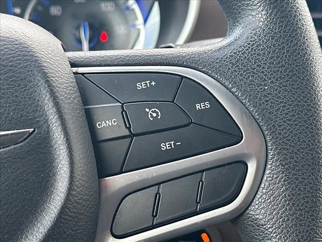 Used 2017 Chrysler Pacifica Touring Plus w/ Tire & Wheel Group FWD image 24