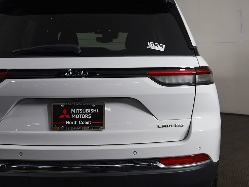 Used 2023 Jeep Grand Cherokee Laredo AWD/4WD image 14