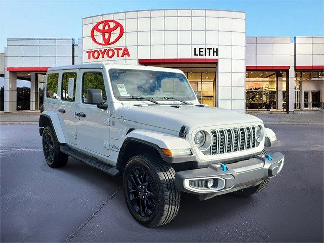 Used 2024 Jeep Wrangler Sahara w/ Technology Group image 3