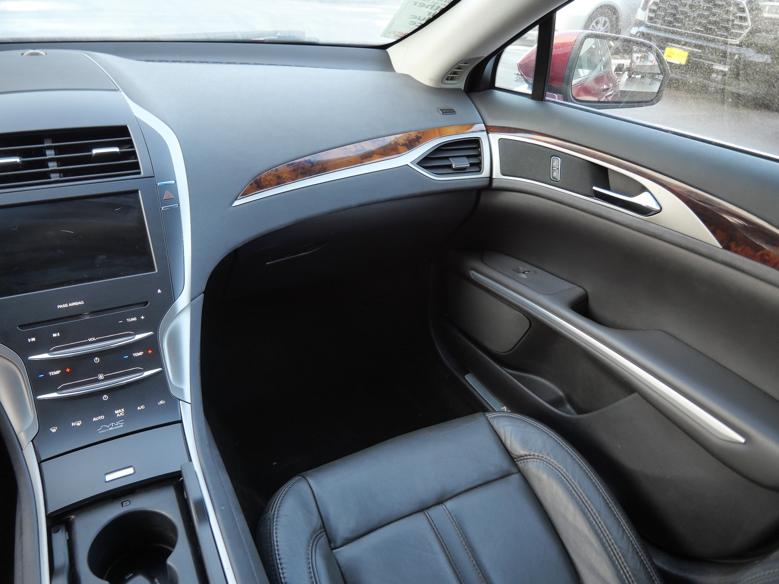 Used 2014 Lincoln MKZ image 11