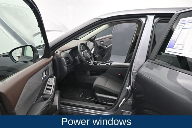 Used 2023 Nissan Rogue SV AWD/4WD image 14