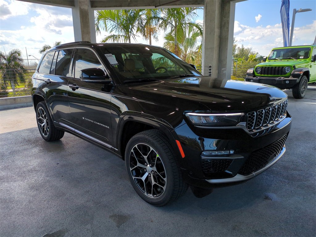 New 2025 Jeep Grand Cherokee Summit image 2