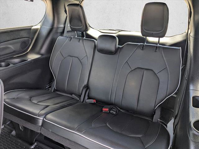 Used 2025 Chrysler Pacifica Limited FWD image 19