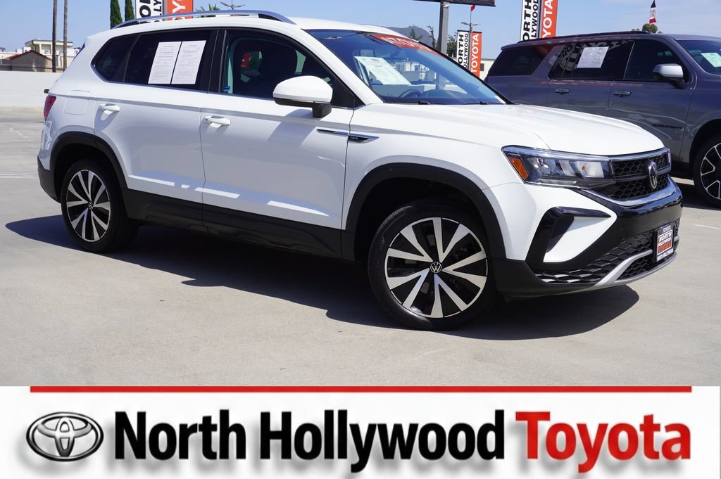 Used 2022 Volkswagen Taos SE FWD image 1