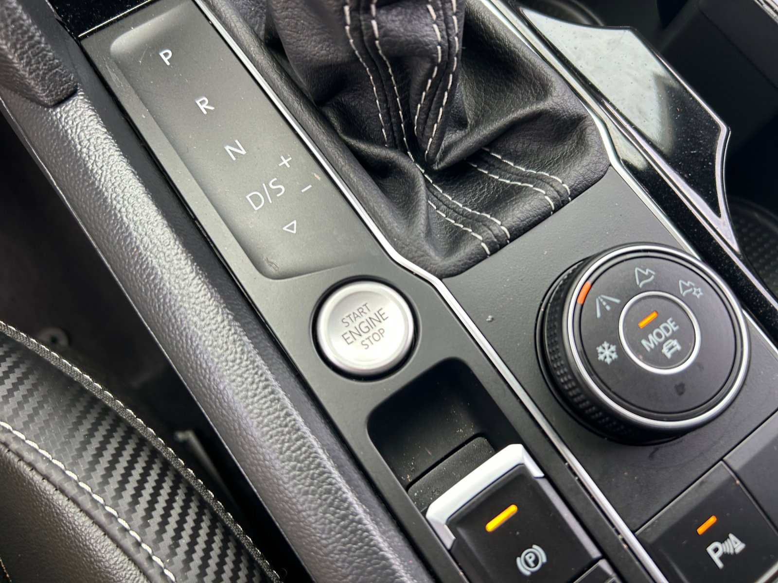 Certified 2022 Volkswagen Atlas Cross Sport SE AWD/4WD image 28