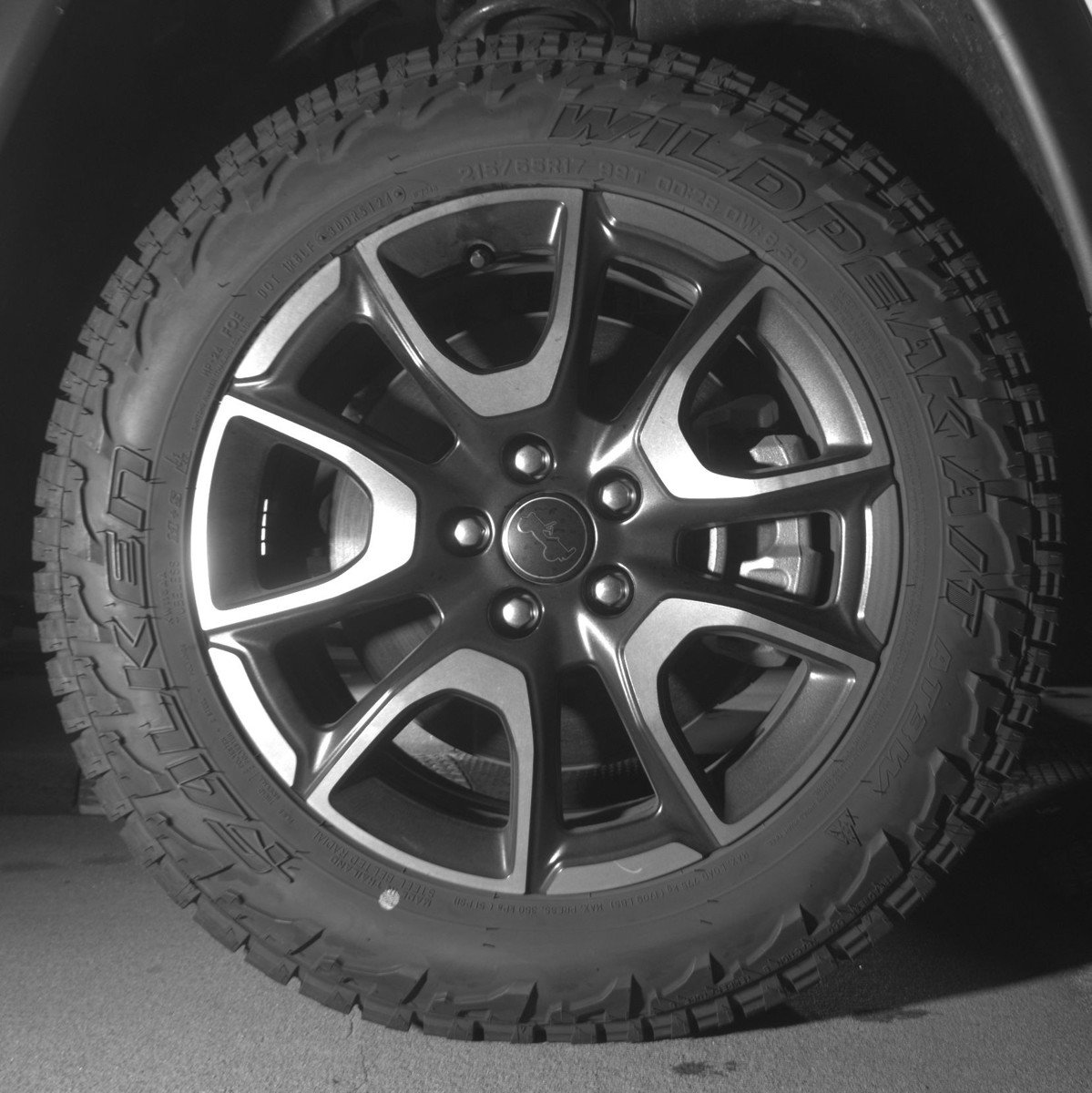 Used 2025 Jeep Compass Trailhawk AWD/4WD image 13