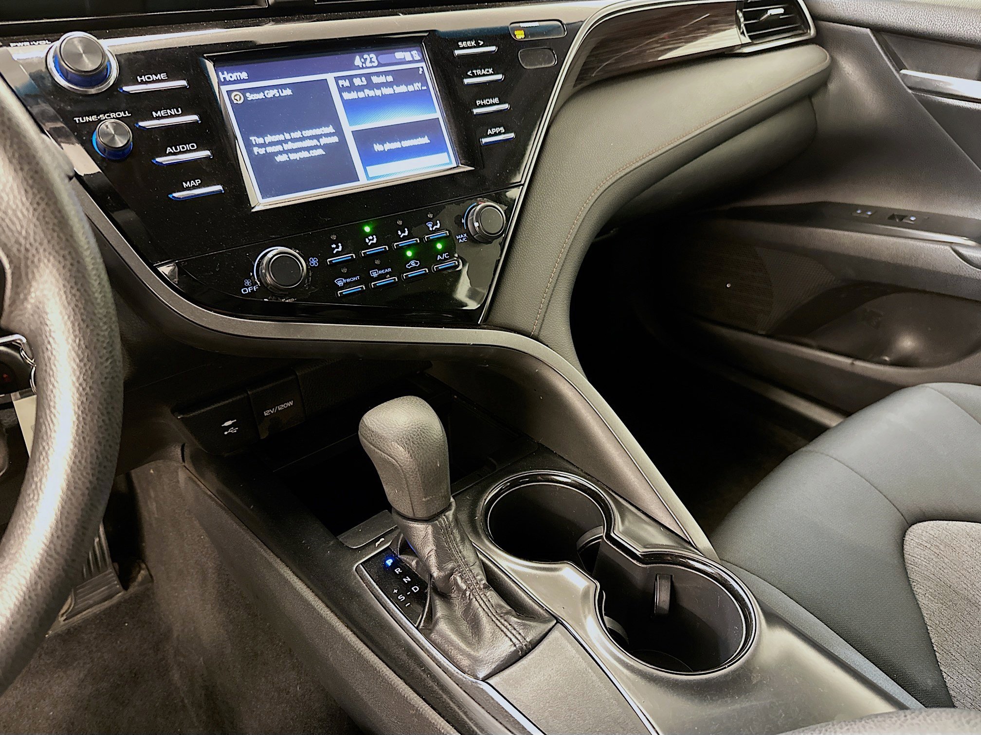 Used 2019 Toyota Camry LE image 26