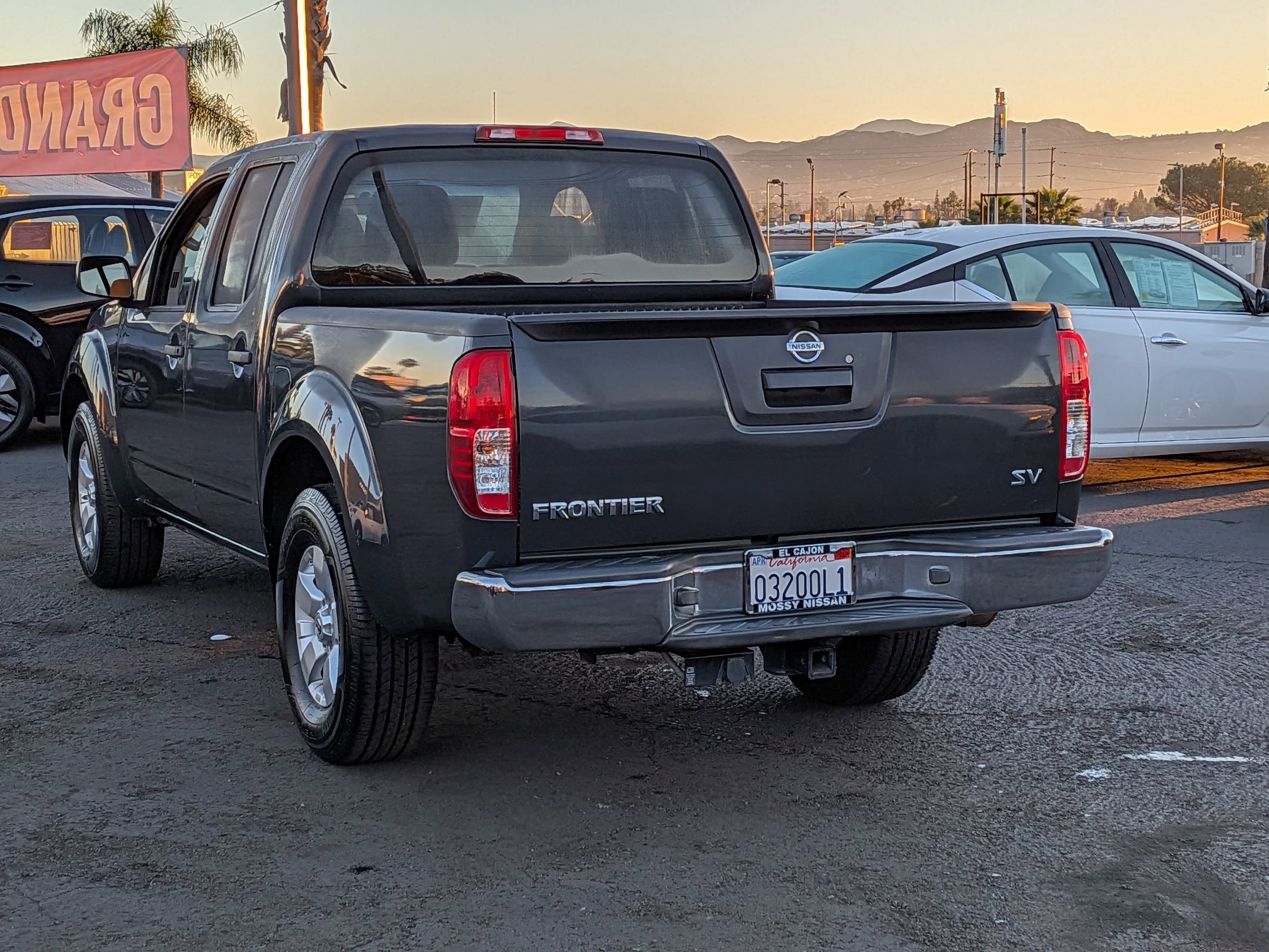 Used 2013 Nissan Frontier SV image 7