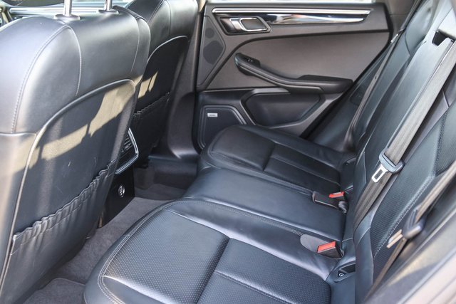 Used 2019 Porsche Macan Base image 15