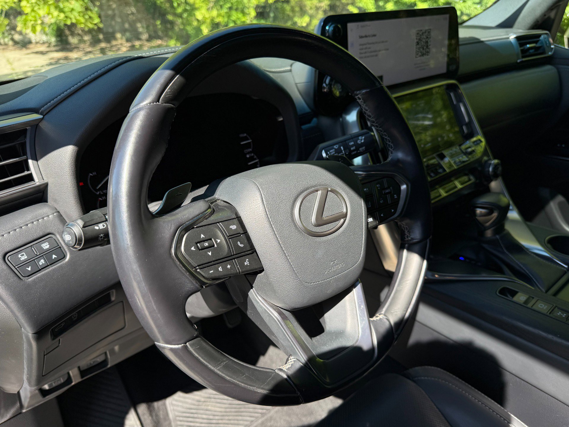 Used 2023 Lexus LX 600 4WD w/ Luxury Package image 10
