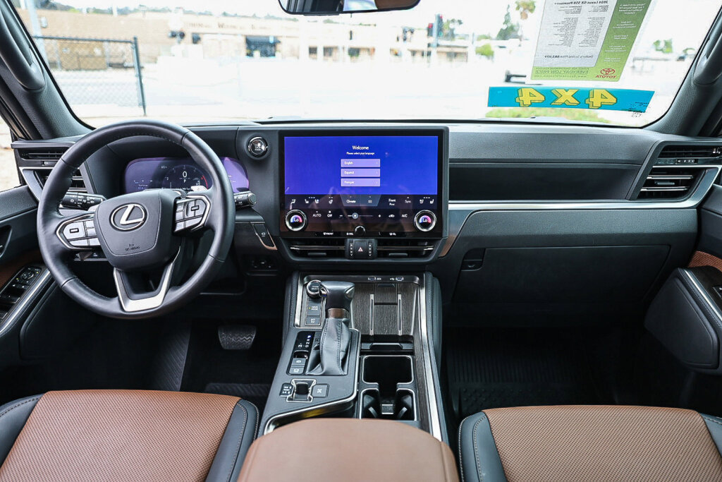 Used 2024 Lexus GX 550 w/ Accessory Package (2T) AWD/4WD image 2
