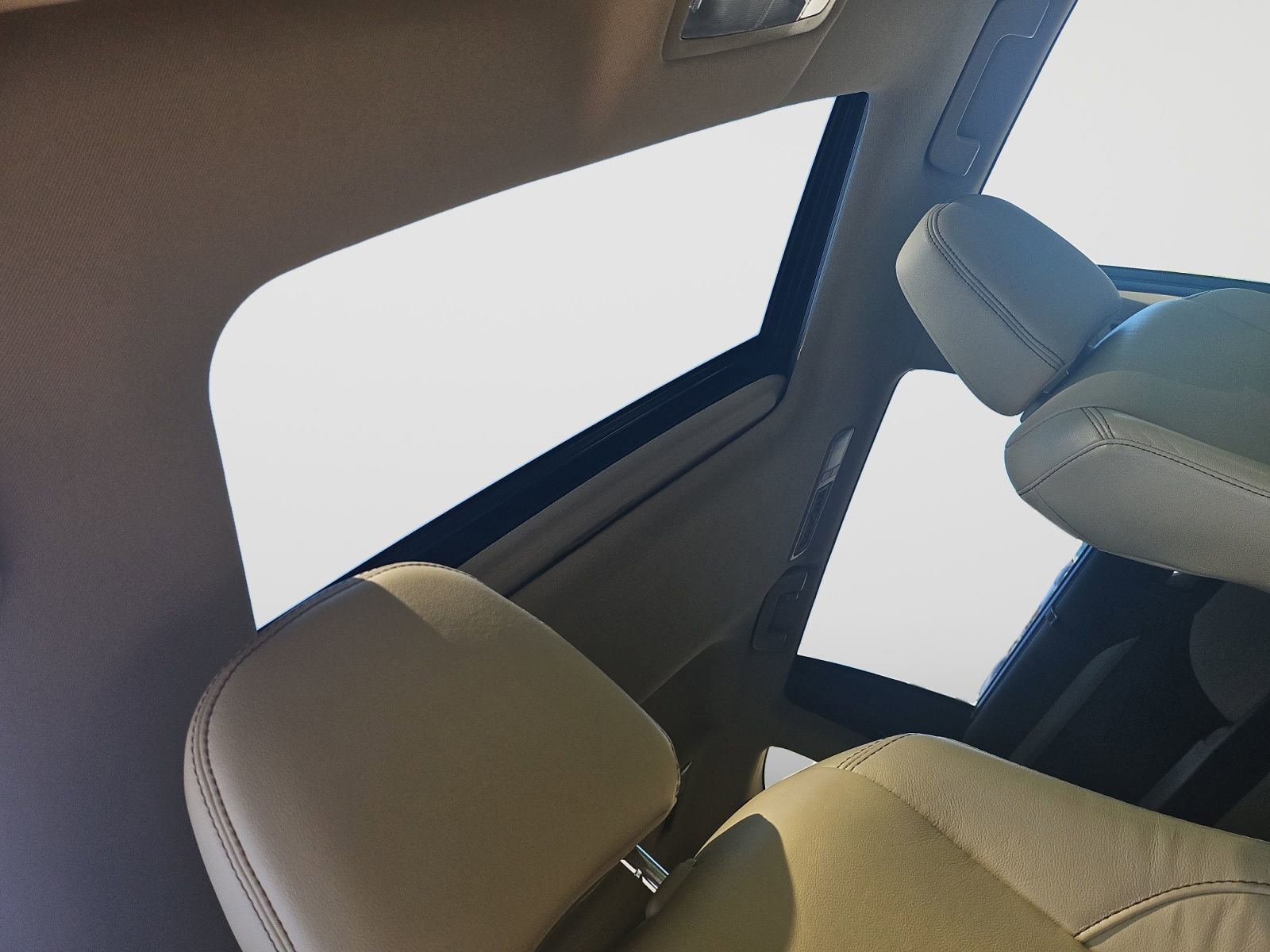 Used 2019 Toyota Highlander SE AWD/4WD image 14