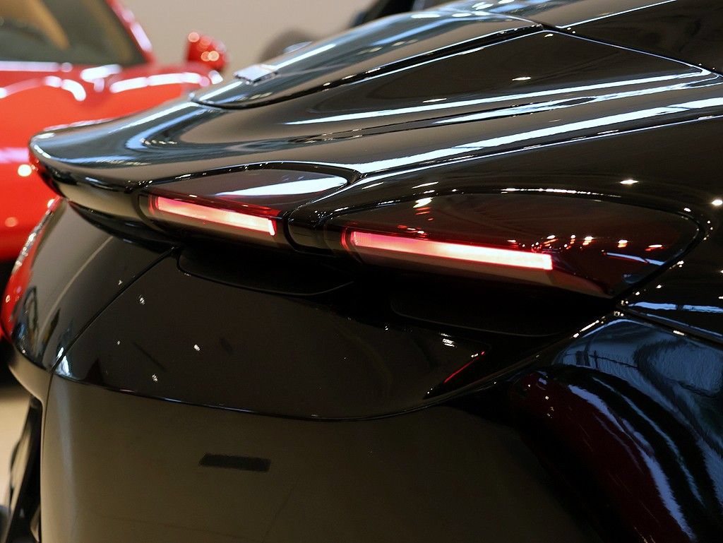 Certified 2025 Ferrari Roma Spider RWD image 68