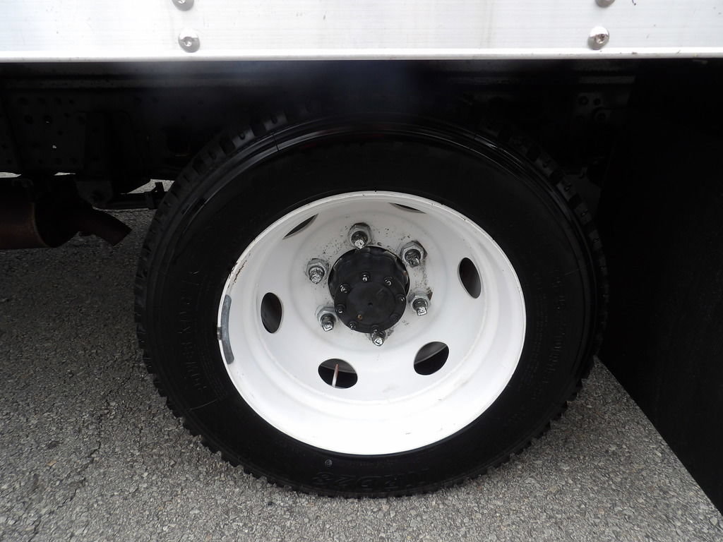 Used 2019 Isuzu NPR RWD image 46