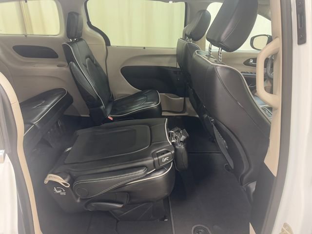 Used 2024 Chrysler Pacifica Limited FWD image 36