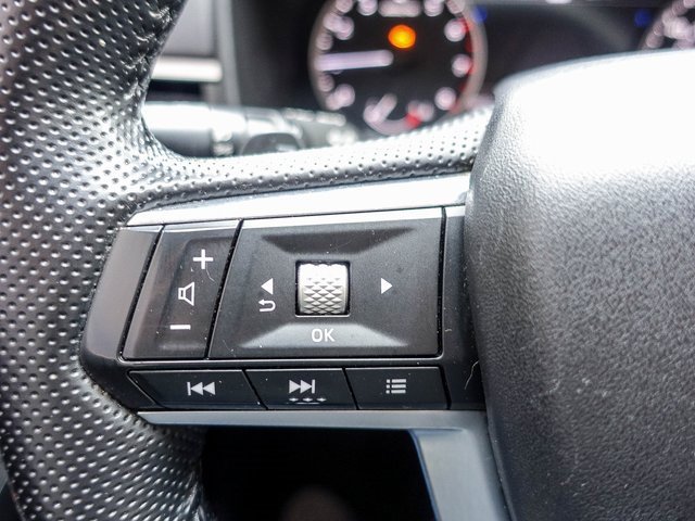 Used 2022 Mitsubishi Outlander SE image 16