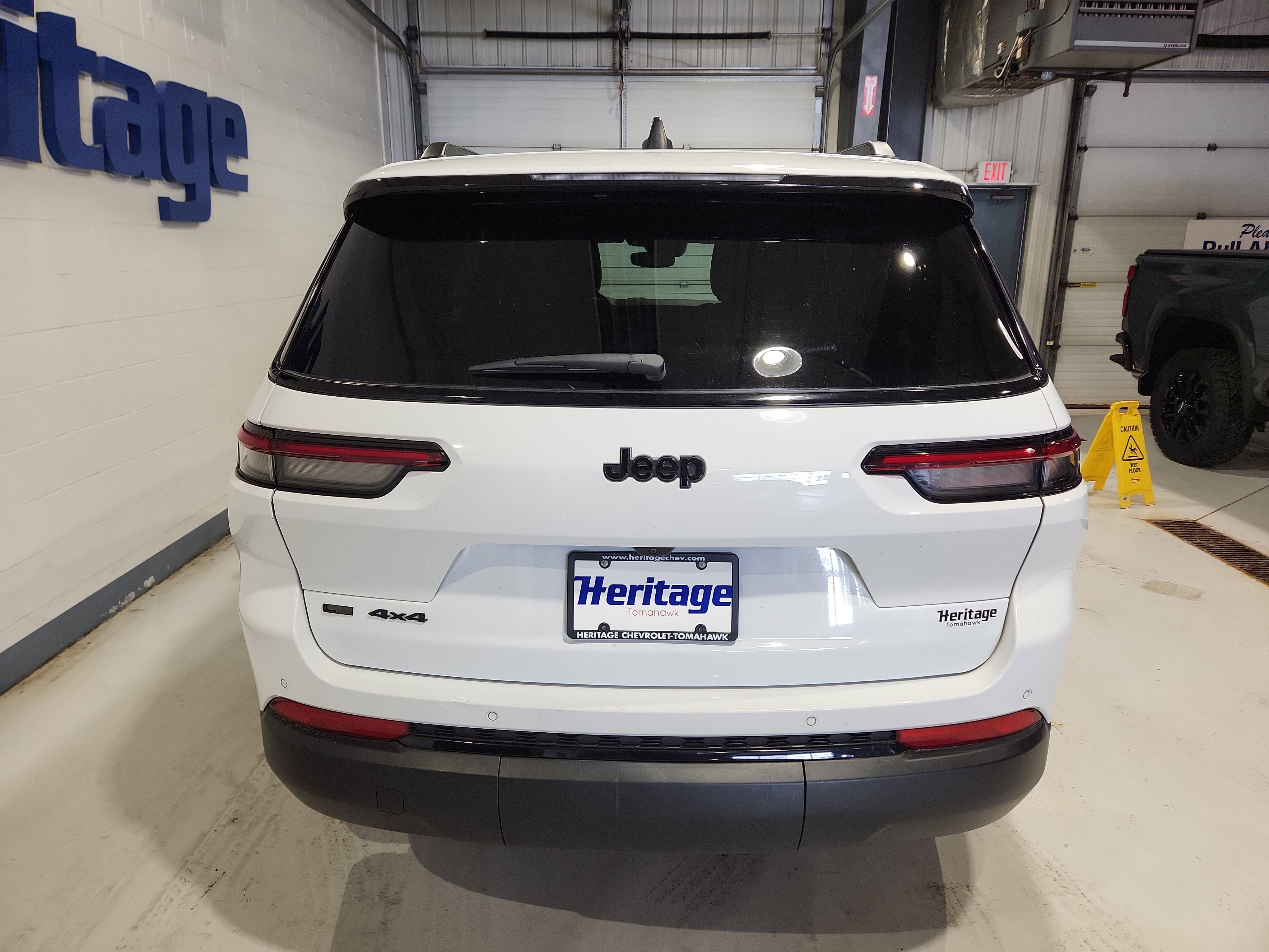 Used 2023 Jeep Grand Cherokee L Laredo image 26