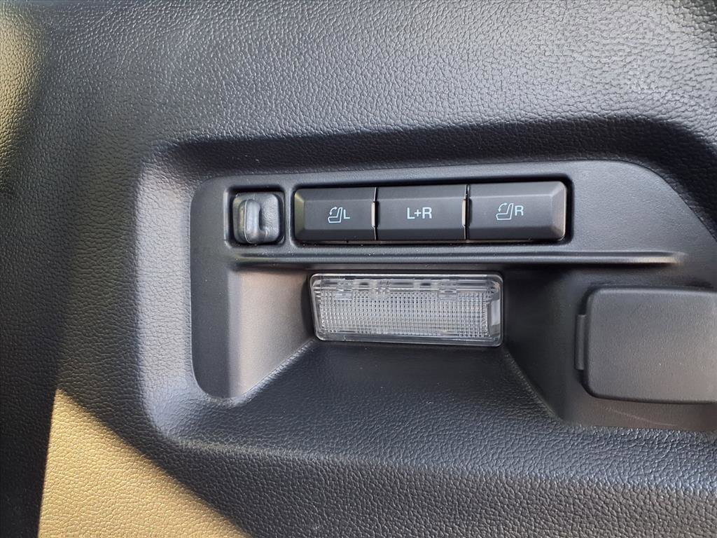 Used 2025 Ford Explorer ST image 31