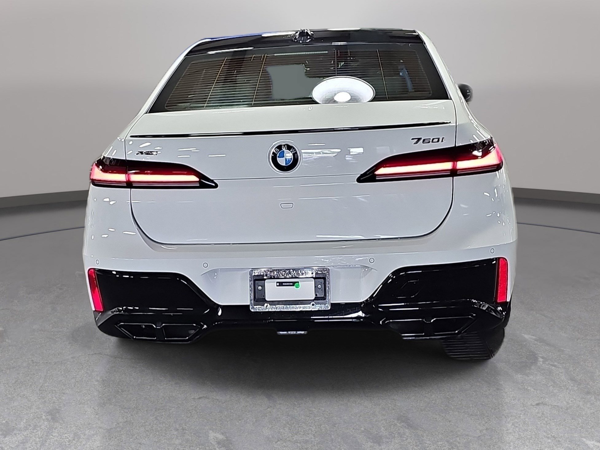 Certified 2025 BMW 760i xDrive w/ Executive Package AWD/4WD image 7