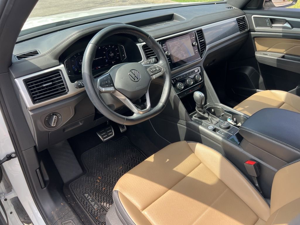 Certified 2023 Volkswagen Atlas Cross Sport SEL R-Line AWD/4WD image 15