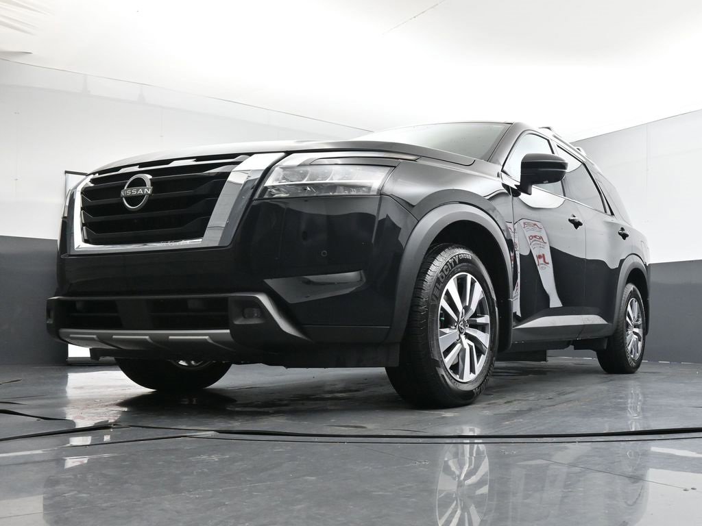 Used 2023 Nissan Pathfinder SL image 32