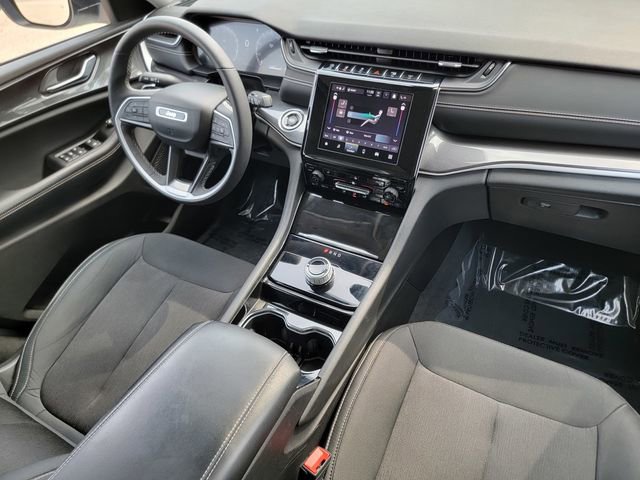 Certified 2023 Jeep Grand Cherokee Laredo w/ Luxury Tech Group I image 39