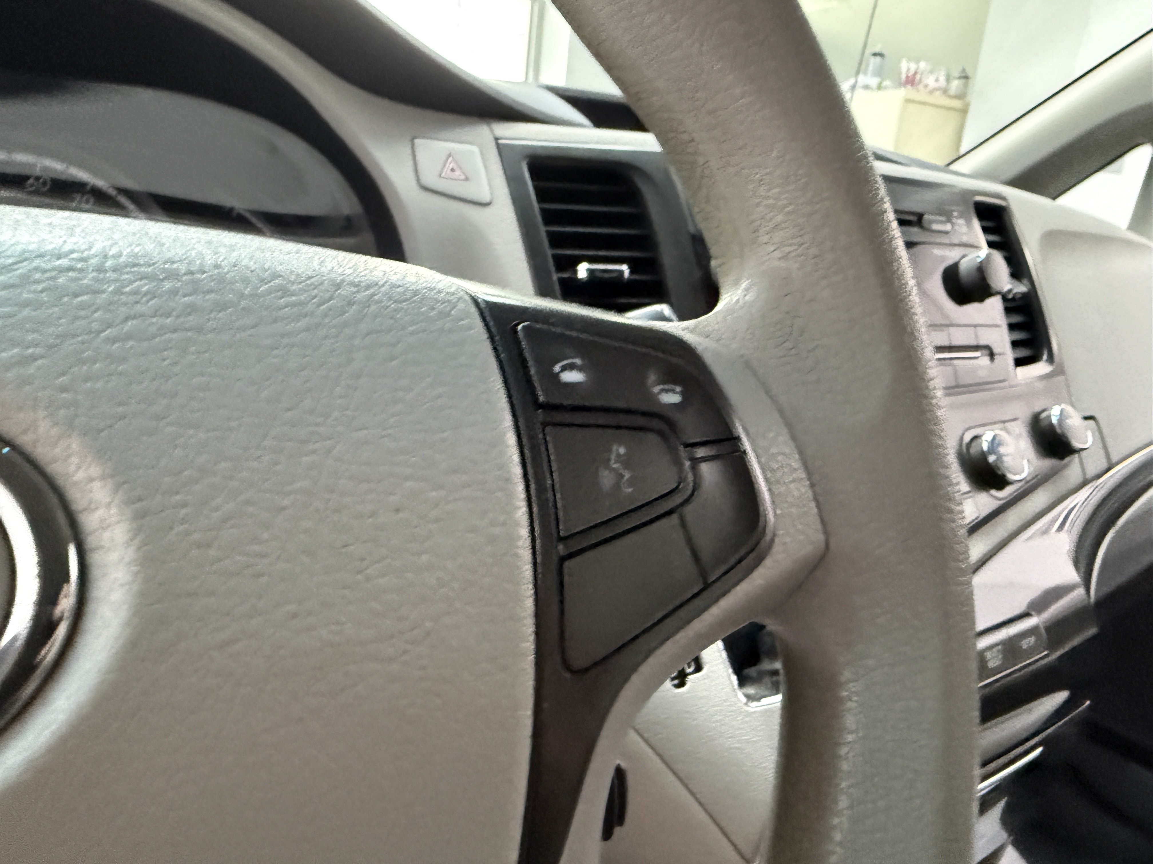 Used 2012 Toyota Sienna LE FWD image 14