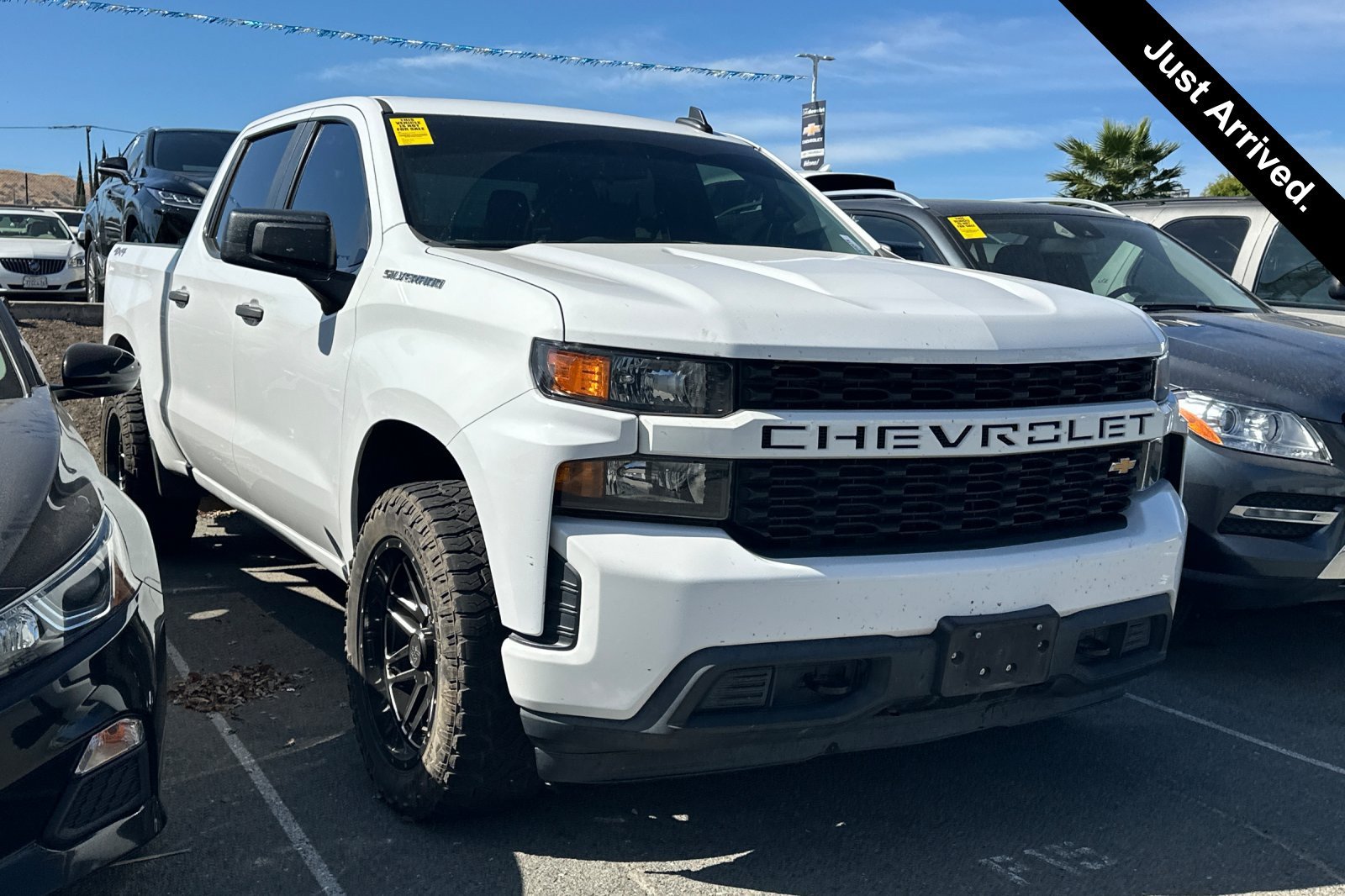 Used 2020 Chevrolet Silverado 1500 Custom w/ Custom Convenience Package AWD/4WD image 1
