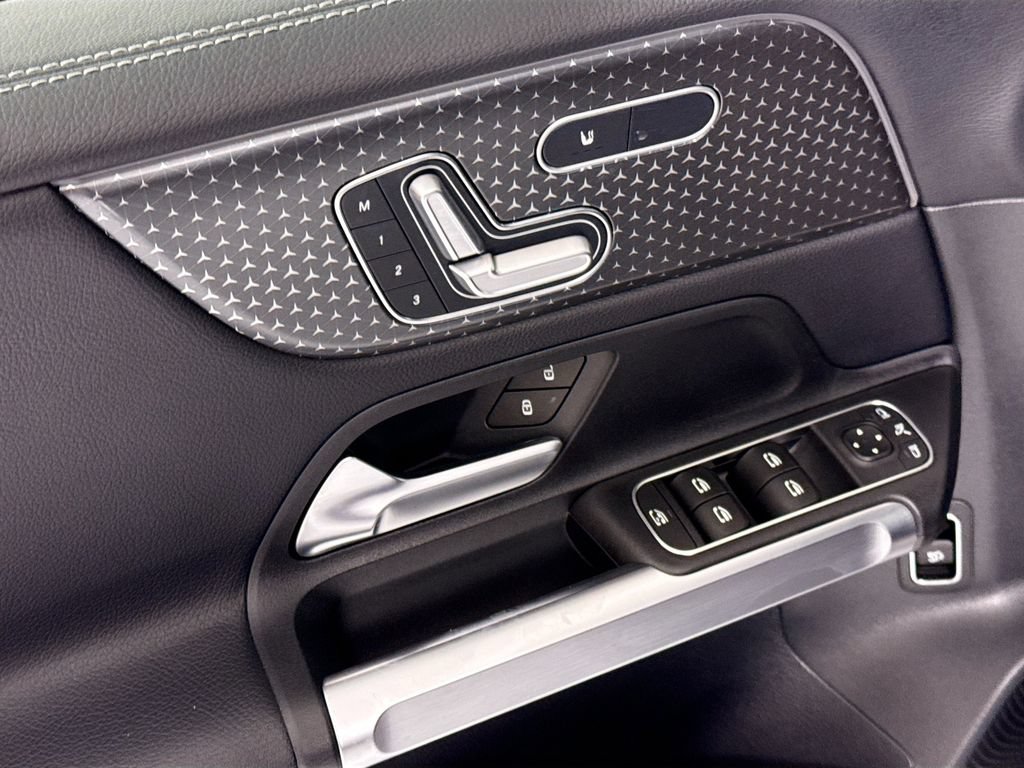 Certified 2025 Mercedes-Benz GLB 250 4MATIC image 24